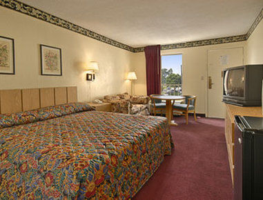 Motel Super Williamsburg