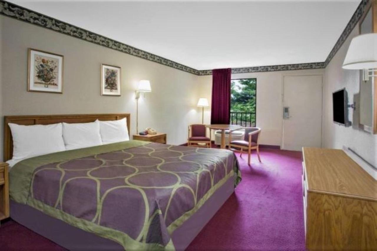 Motel Super Williamsburg 2*